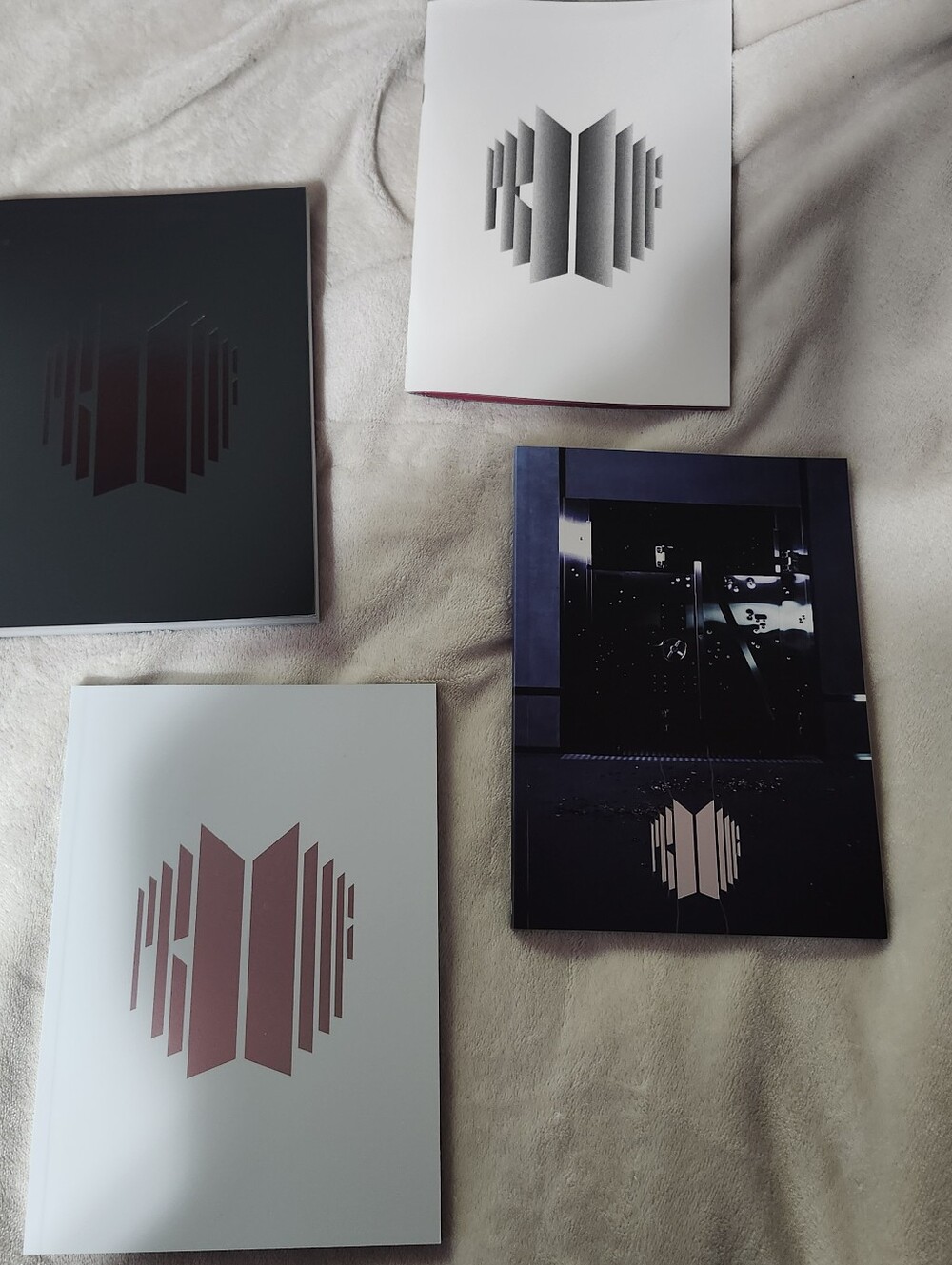 BTS PROOF Standard Edition - Picture 6 of 8